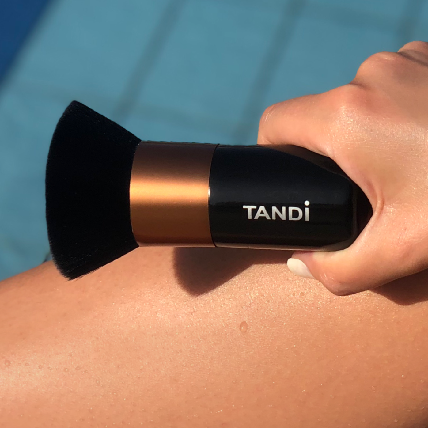 TANDi LUXURY TANNING BRUSH - multi-purpose glam tool for FACE and BODY